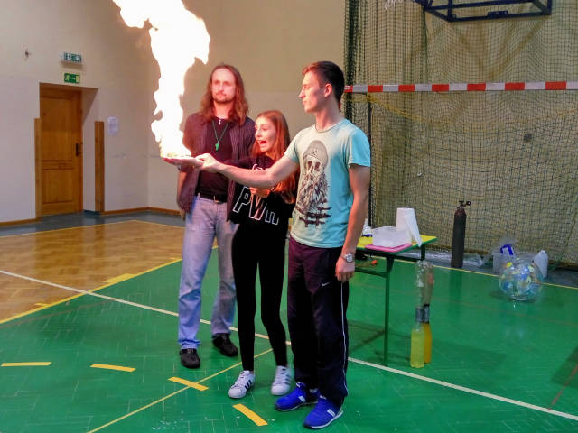 "Naukowa epidemia, czary mary i alchemia" - Obrazek 1